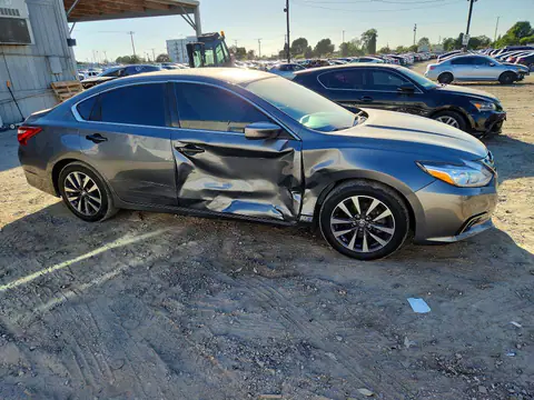 1N4AL3AP7HC286860 — 2017 Nissan Altima, photo 4 from Copart 22.10.2026, Side