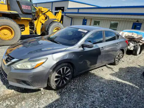 1N4AL3AP5JC215761 Nissan Altima 2018 — Front end damage, before-repair photo