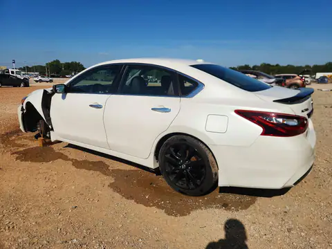 1N4AL3AP3JC480047 — 2018 Nissan Altima, foto 2 de Copart 14.10.2026, Parte delantera