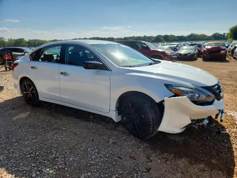 1N4AL3AP3JC480047 — 2018 Nissan Altima, foto 4 de Copart 14.10.2026, Parte delantera