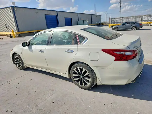 1N4AL3AP0JC134750 — 2018 Nissan Altima, фото 2 с аукциона Copart, Крыша