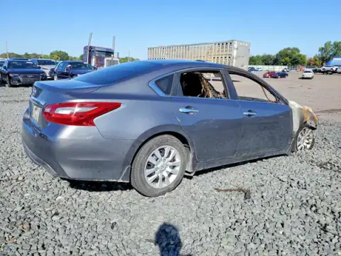 1N4AL3AP0JC149250 — 2018 Nissan Altima, фото 3 с аукциона Copart, Пожар