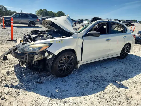 1N4AL3AP9JC159873 Nissan Altima 2018 — uszkodzenie Uszkodzenia dookoła, zdjęcie przed naprawą