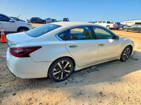 1N4AL3AP4JC106935 — 2018 Nissan Altima, photo 3 from Copart, Side