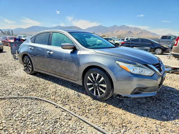 1N4AL3AP6JC173732 — 2018 Nissan Altima, photo 4 from Copart, Rear end