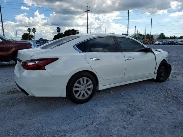 1N4AL3APXJC223807 — 2018 Nissan Altima, zdjęcie 3 z Copart, Przód