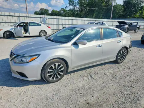 1N4AL3APXJC203217 Nissan Altima 2018 — Rear end damage, before-repair photo