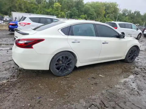1N4AL3APXJC171059 — 2018 Nissan Altima, photo 3 from Copart, Front end