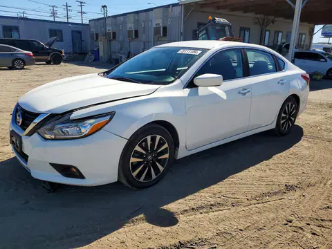 1N4AL3AP1JC268375 — 2018 Nissan Altima, Przód (Front End), zdjęć przed naprawą