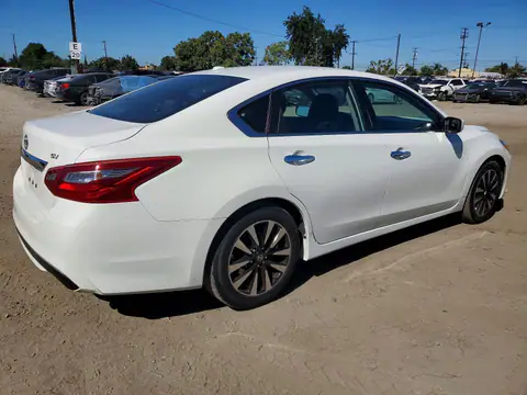 1N4AL3AP1JC268375 — 2018 Nissan Altima, foto 3 de Copart 26.10.2026, Parte delantera