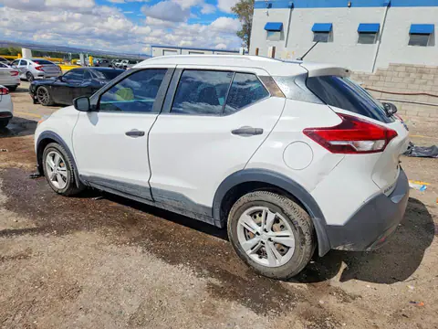 3N1CP5CU0KL543085 — 2019 Nissan Kicks, foto 2 de Copart 22.10.2026, Parte delantera