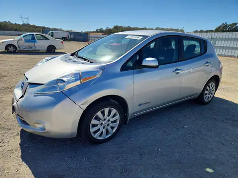 1N4BZ0CP2HC304499 — 2017 Nissan Leaf, Front end (Front End), before-repair photos
