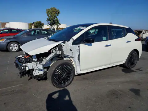 1N4CZ1CV9SC558100 — 2025 Nissan Leaf, Przód (Front End), zdjęć przed naprawą