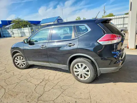 KNMAT2MV2GP631038 — 2016 Nissan Rogue, foto 2 de Copart 19.10.2026, Parte delantera
