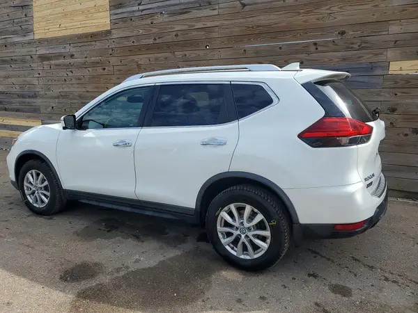 KNMAT2MV8HP587290 — 2017 Nissan Rogue, ფოტო 2, Copart 01.10.2026, მექანიკური დაზიანება