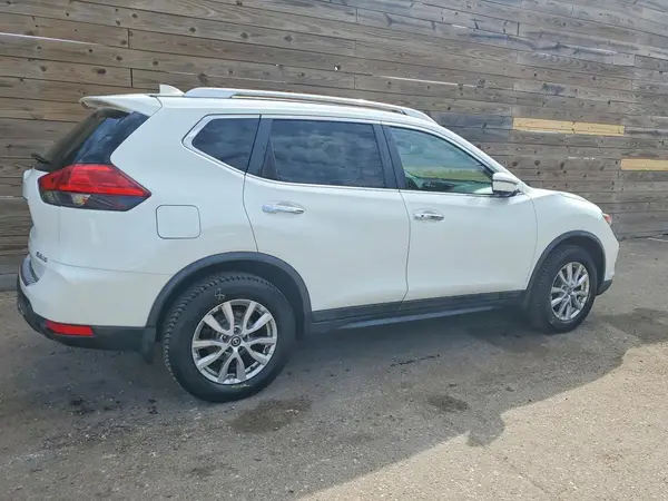 KNMAT2MV8HP587290 — 2017 Nissan Rogue, ფოტო 3, Copart 01.10.2026, მექანიკური დაზიანება