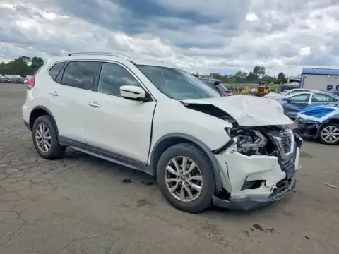 KNMAT2MV6HP531123 — 2017 Nissan Rogue, foto 4 de Copart 25.09.2026, Parte delantera