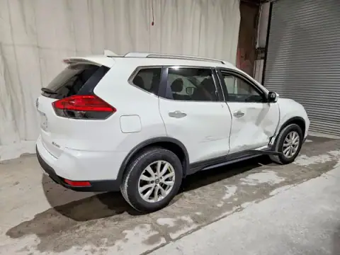 KNMAT2MV2HP545956 — 2017 Nissan Rogue, foto 3 de Copart 28.09.2026, Lateral