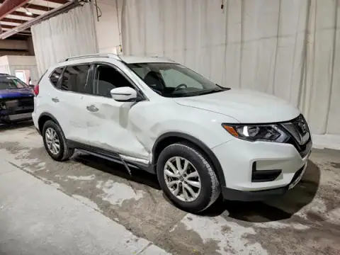 KNMAT2MV2HP545956 — 2017 Nissan Rogue, foto 4 de Copart 28.09.2026, Lateral