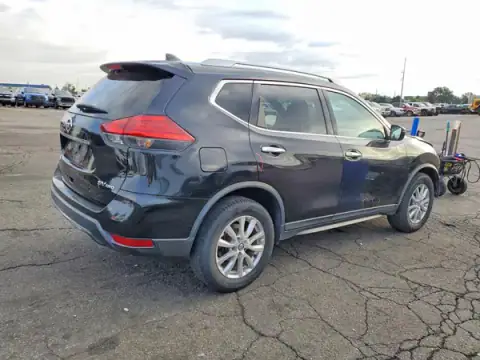 KNMAT2MV8HP554807 — 2017 Nissan Rogue, photo 3 from Copart, Front end