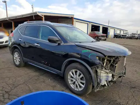 KNMAT2MV8HP554807 — 2017 Nissan Rogue, photo 4 from Copart, Front end
