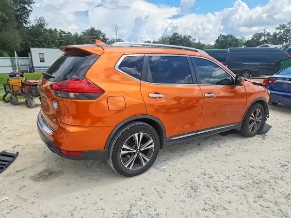 5N1AT2MT7HC836616 — 2017 Nissan Rogue, photo 3 from Copart, Front end