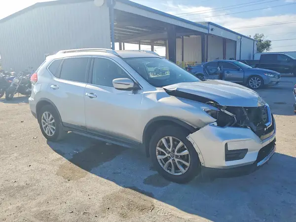 KNMAT2MT5HP565407 — 2017 Nissan Rogue, zdjęcie 4 z Copart, Przód