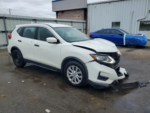 KNMAT2MT8HP596246 — 2017 Nissan Rogue, zdjęcie 4 z Copart, Przód