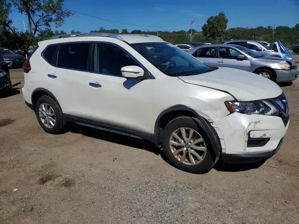 KNMAT2MV8HP561806 — 2017 Nissan Rogue, photo 4 from Copart, Front end
