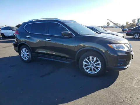 KNMAT2MT3HP577149 — 2017 Nissan Rogue, zdjęcie 4 z Copart 21.10.2026, Tył