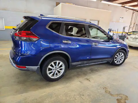 KNMAT2MT9HP569301 — 2017 Nissan Rogue, photo 3 from Copart, Front end