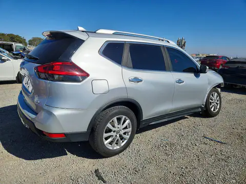 KNMAT2MT7JP510639 — 2018 Nissan Rogue, foto 3 de Copart 20.10.2026, Parte delantera