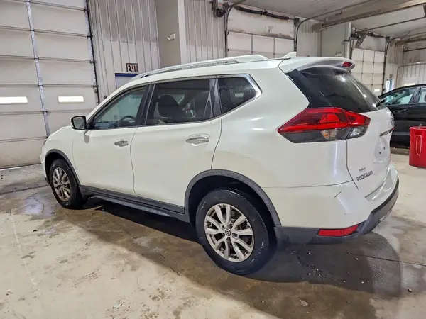 KNMAT2MV7JP596813 — 2018 Nissan Rogue, ფოტო 2, Copart 28.09.2026, წინა ნაწილი