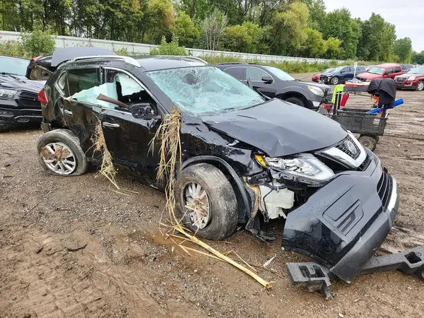 KNMAT2MT8KP542811 — 2019 Nissan Rogue, photo 4 from Copart, Rollover