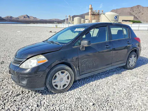 3N1BC1CPXBL497713 — 2011 Nissan Versa, Боковая часть (Side), фото до ремонта