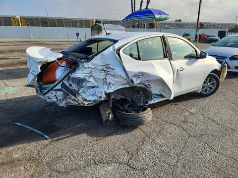 3N1CN7AP4HL844076 — 2017 Nissan Versa, photo 3 from Copart 20.10.2026, Front end