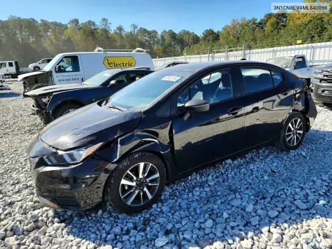 3N1CN8EV4ML840098 — 2021 Nissan Versa, Parte trasera, fotos antes de reparar