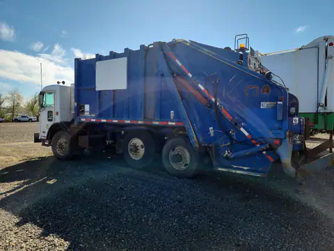 2001 PETERBILT 320 VIN 1NPZH07X71D713046 фото 2