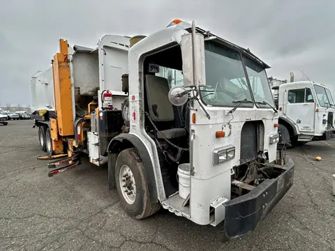 3BPZL00XX9F719668 — 2009 Peterbilt 320, Естественный износ (Normal Wear), фото до ремонта