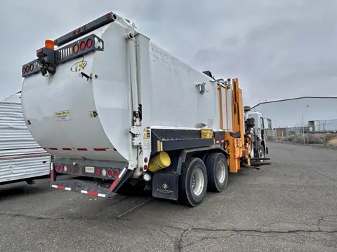 2009 PETERBILT 320 VIN 3BPZL00XX9F719668 фото 4