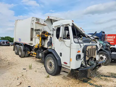 3BPDLJ0X4NF113051 — 2022 Peterbilt 520, Rollover (Rollover), before-repair photos