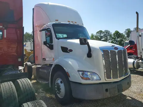 1XPBA48X6HD428835 — 2017 Peterbilt 579, Механические повреждения (Mechanical), фото до ремонта