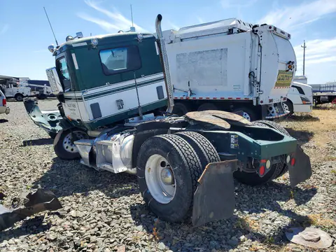 1XPBAK8XXJD464120 — 2018 Peterbilt 579, photo 2 from Copart 22.10.2026, Front end