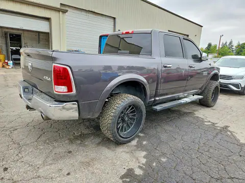 1C6RR7NM1JS353636 — 2018 RAM 1500, zdjęcie 3 z Copart 19.10.2026, Bok