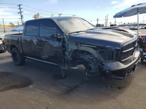 1C6RR7LT3JS126068 — 2018 RAM 1500, ფოტო 4, Copart 28.09.2026, წინა ნაწილი