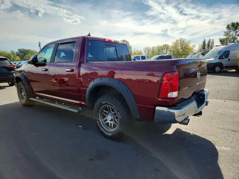 1C6RR7LM7JS258467 — 2018 RAM 1500, zdjęcie 2 z Copart 26.10.2026, Uszkodzenia mechaniczne