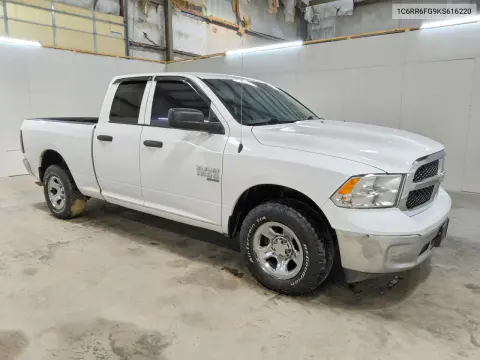 2019 Ram 1500 Classic Tradesman VIN 1C6RR6FG9KS616220 фото 4