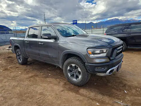 1C6SRFLT5KN694608 — 2019 RAM 1500, foto 4 de Copart 28.10.2026, Pequeñas abolladuras y arañazos