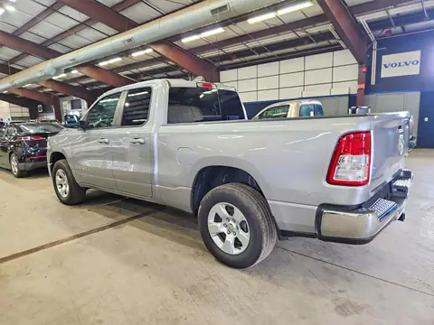 1C6RRFBG8MN672222 — 2021 RAM 1500, ფოტო 2, Copart 23.10.2026, მცირე ჩაღრმავებები და ნაკაწრები