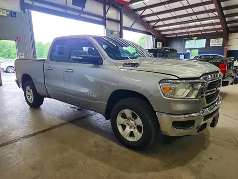 1C6RRFBG8MN672222 — 2021 RAM 1500, ფოტო 4, Copart 23.10.2026, მცირე ჩაღრმავებები და ნაკაწრები